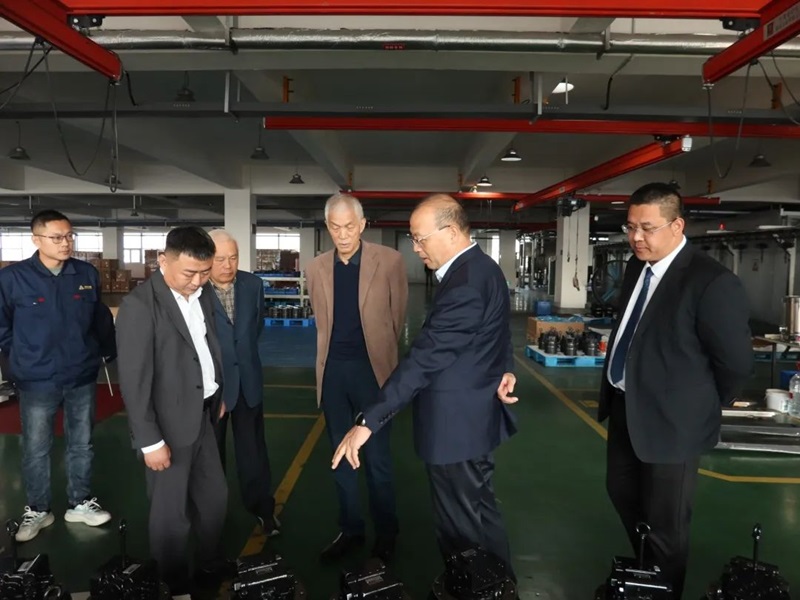 第七屆（jiè）工程機械行業標準化工作會議暨2024年中國工程（chéng）機械工業協（xié）會標準化工作委員（yuán）會年會8.jpg