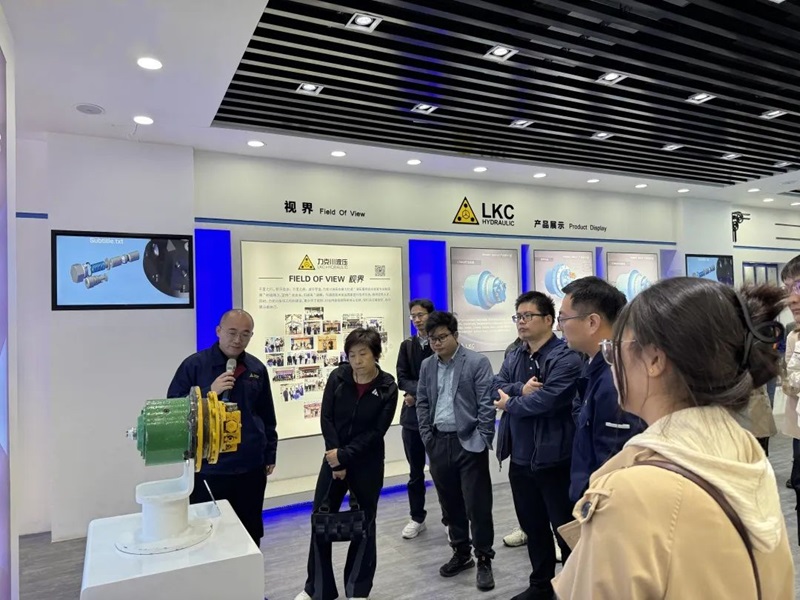 第七屆工程機械行（háng）業標準化工作會議暨2024年中國工程機械工業協會標準化工作委員（yuán）會年會（huì）7.jpg