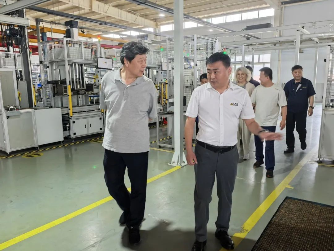 中國液壓氣動密封件工業（yè）協會理事長杜旭東一行蒞臨我公司參（cān）觀指（zhǐ）導2.jpg